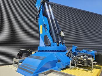 S580 V8 / 8x4 / FASSI 115 t/m CRANE / RETARDER